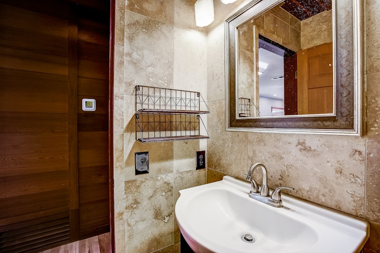Photo 27 of 60 - 915 Lauder Dr, Spicewood, TX 78669