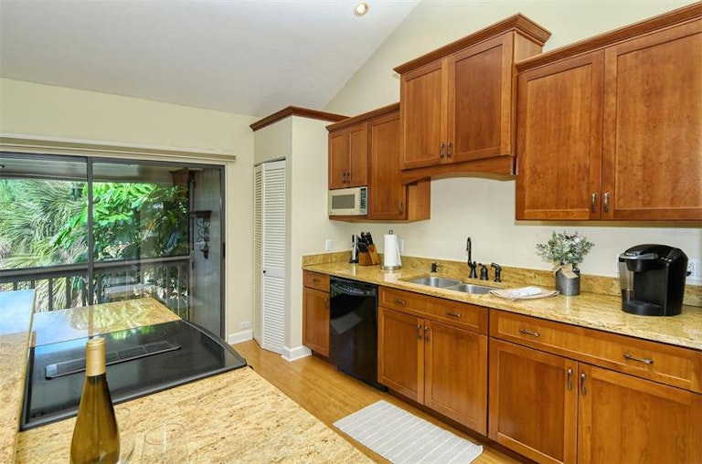 Photo 13 of 77 - 306 Pine Run Dr, Osprey, FL 34229