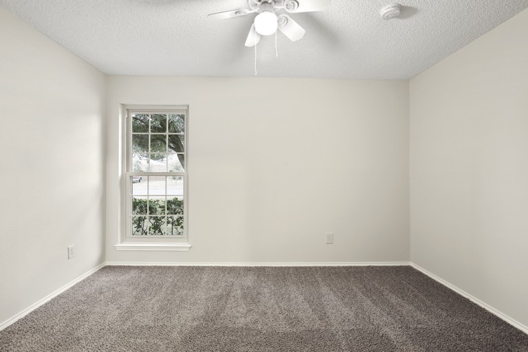 Photo 18 of 26 - 6109 Big Springs Dr, Arlington, TX 76001