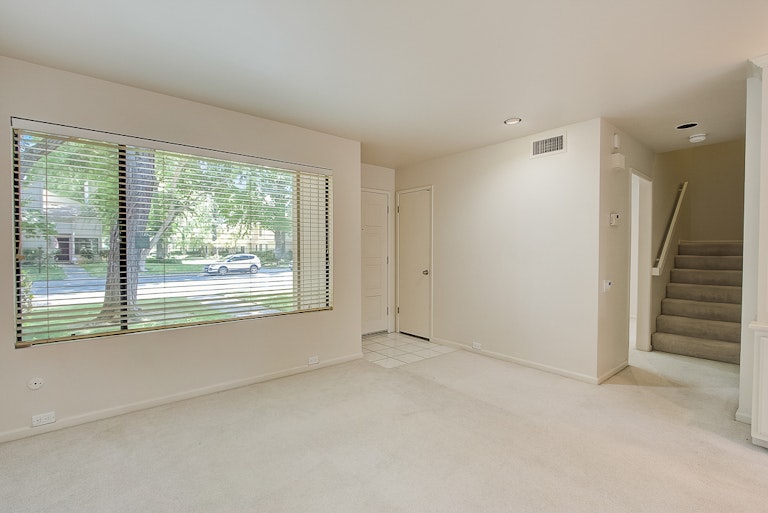 Photo 17 of 35 - 106 Hartnell Pl, Sacramento, CA 95825
