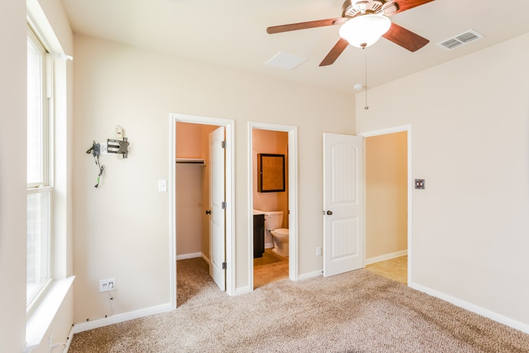 Photo 20 of 27 - 22627 Allegro Crk, San Antonio, TX 78261