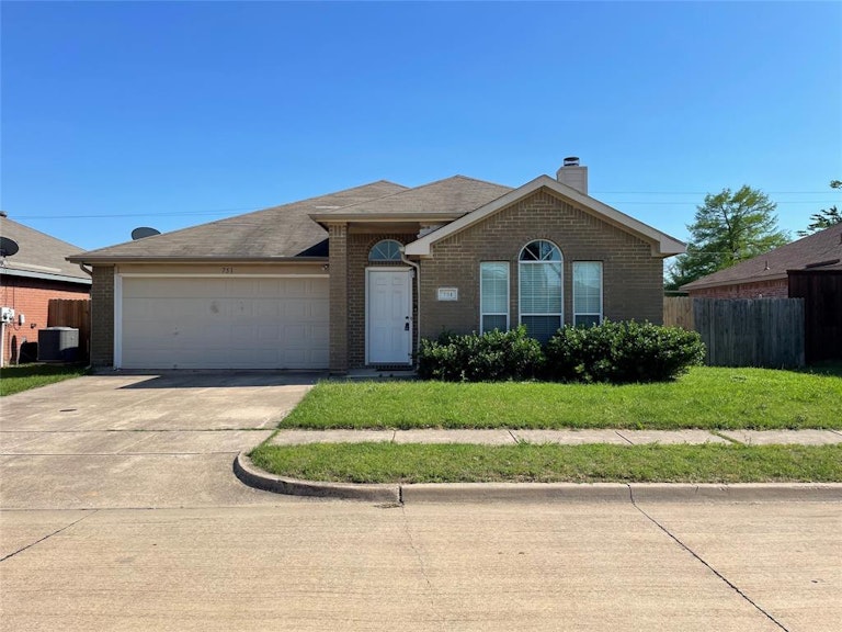 Photo 1 of 18 - 751 Rachel St, Grand Prairie, TX 75052