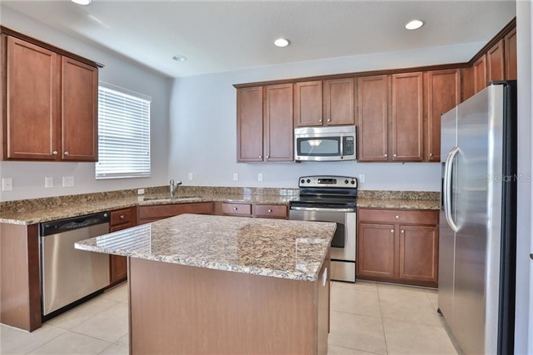 Photo 5 of 25 - 723 Parker Den Dr, Ruskin, FL 33570
