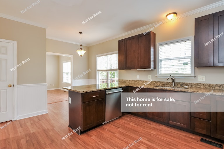 Photo 8 of 25 - 1112 Feldmen Dr, Raleigh, NC 27603