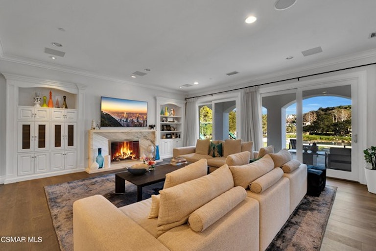 Photo 20 of 80 - 208 W Stafford Rd, Thousand Oaks, CA 91361