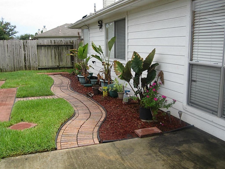 Photo 5 of 5 - 4030 Jan St, Fresno, TX 77545