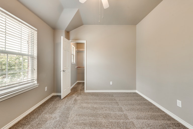 Photo 34 of 37 - 229 Willowlake Dr, Little Elm, TX 75068