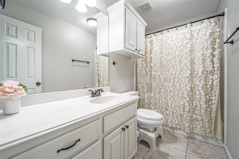 Photo 14 of 19 - 5023 Misty Ln, Pasadena, TX 77505