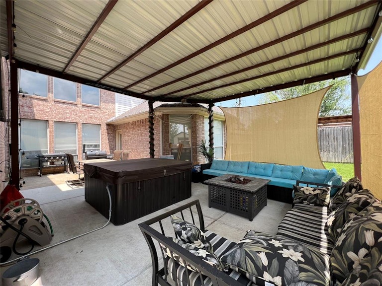 Photo 21 of 27 - 804 Ridge Crest Dr, Burleson, TX 76028