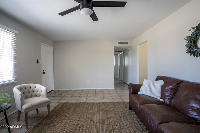 Photo 5 of 23 - 4617 W Montebello Ave, Glendale, AZ 85301