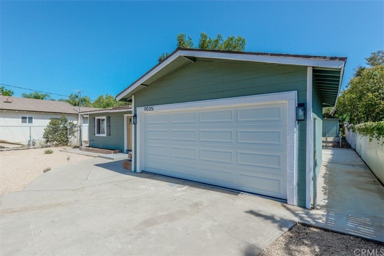 Photo 4 of 33 - 9035 Bellegrave Ave, Jurupa Valley, CA 92509