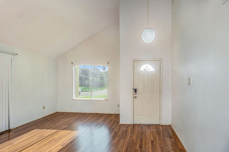 Photo 8 of 17 - 7802 Del Glen Ln, Houston, TX 77072