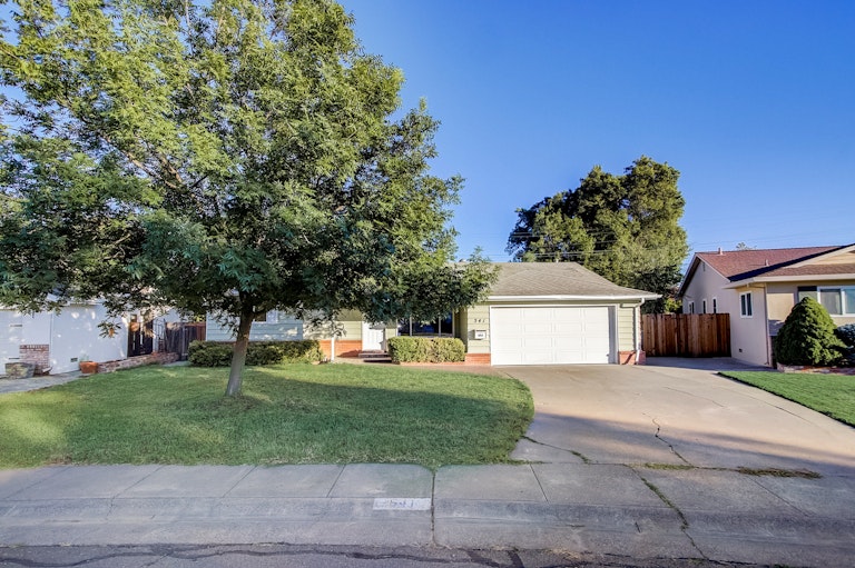 Photo 22 of 23 - 541 W D St S, Dixon, CA 95620