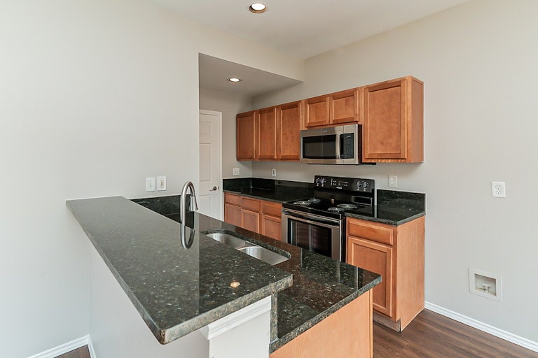 Photo 9 of 25 - 2800 Pasadena Ln, Arlington, TX 76015
