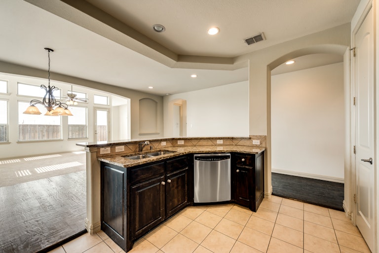 Photo 9 of 29 - 8268 Paisley, The Colony, TX 75056