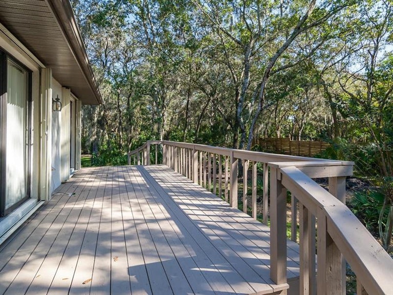 Photo 18 of 25 - 6079 Ravenwood Dr, Sarasota, FL 34243