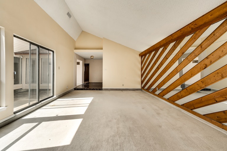 Photo 11 of 28 - 718 Cliffwood Cir, Duncanville, TX 75116