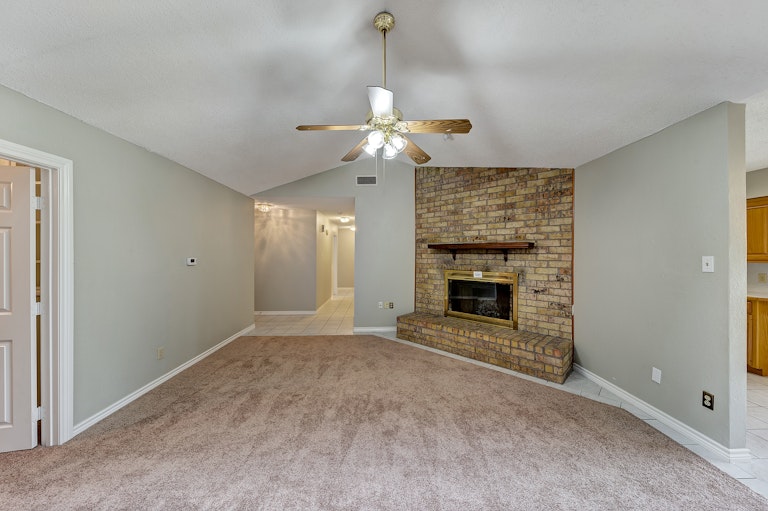 Photo 4 of 24 - 1124 Park Center Ct, Saginaw, TX 76179