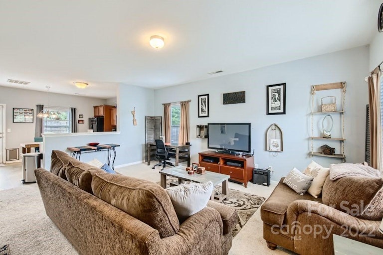 Photo 8 of 33 - 649 Cliffs Inn Cir, Charlotte, NC 28214