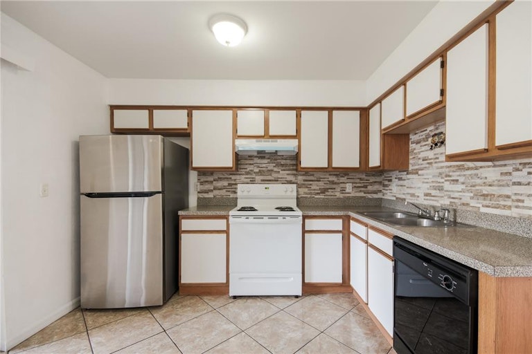 Photo 17 of 31 - 130 Kristi Ann Ct, Winter Springs, FL 32708