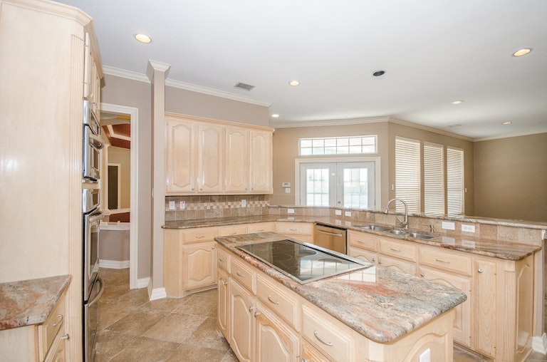 Photo 28 of 43 - 2206 Club Creek Cir, Garland, TX 75043