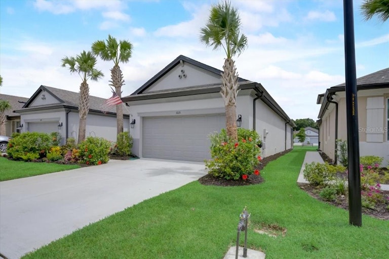 Photo 3 of 38 - 6026 Amberly Dr, Bradenton, FL 34208