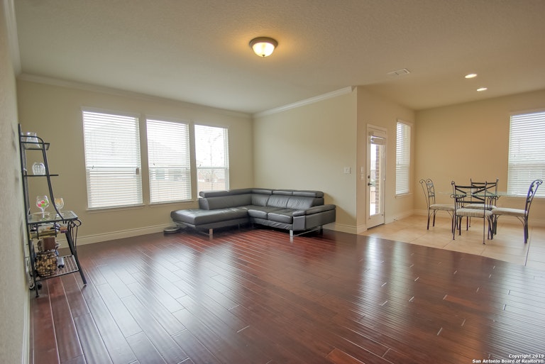 Photo 10 of 25 - 27403 Valle Blf, Boerne, TX 78015