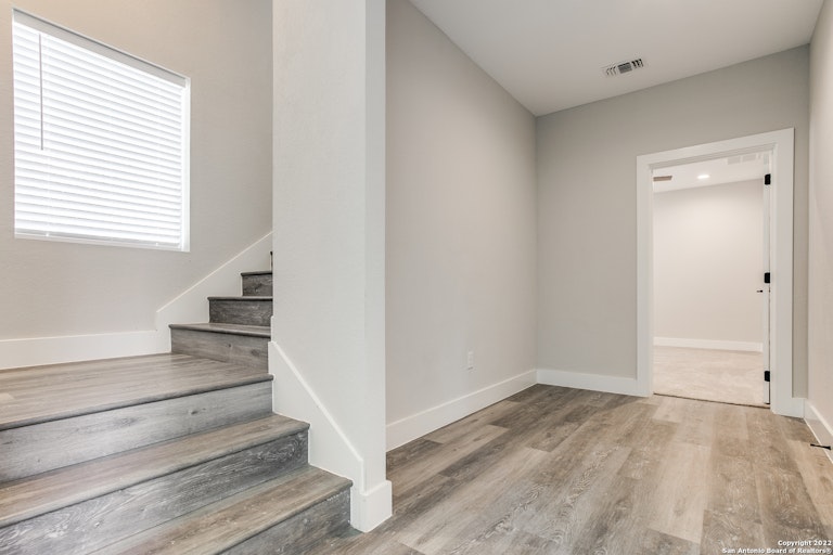 Photo 2 of 26 - 1618 W Lawndale Dr #5, San Antonio, TX 78209