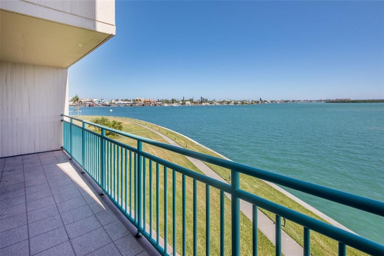 Photo 18 of 29 - 1 Key Capri #213E, Treasure Island, FL 33706