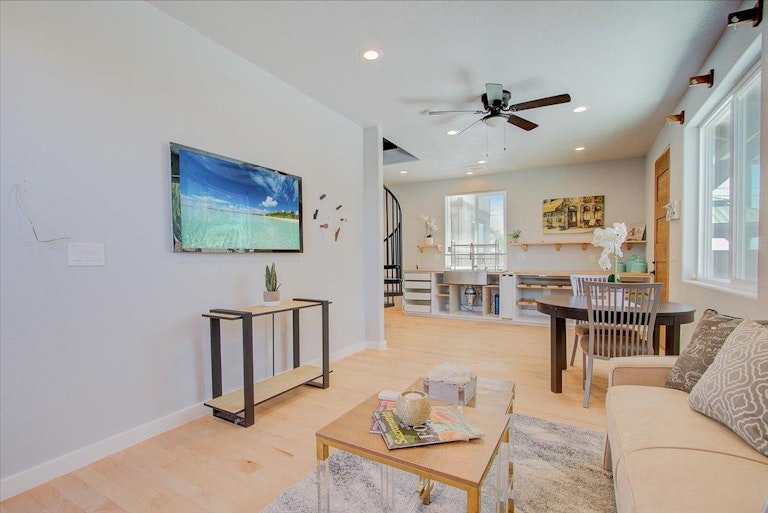 Photo 23 of 43 - 10082 Mud Hen Way, Elk Grove, CA 95757