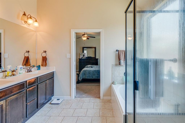 Photo 29 of 40 - 1508 Fallingwater Trl, Haslet, TX 76052