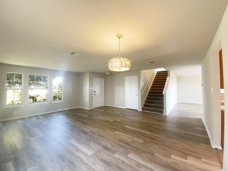 Photo 8 of 27 - 111 Salerno Dr, San Marcos, TX 78666