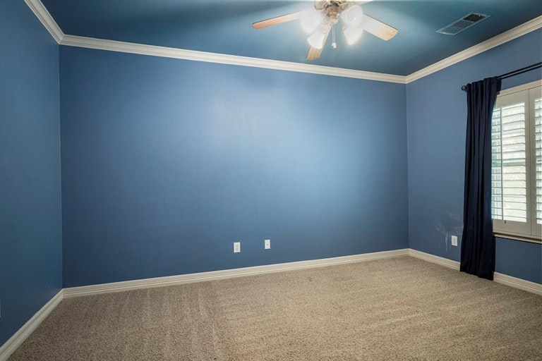 Photo 32 of 40 - 6624 Sondra Dr, Dallas, TX 75214