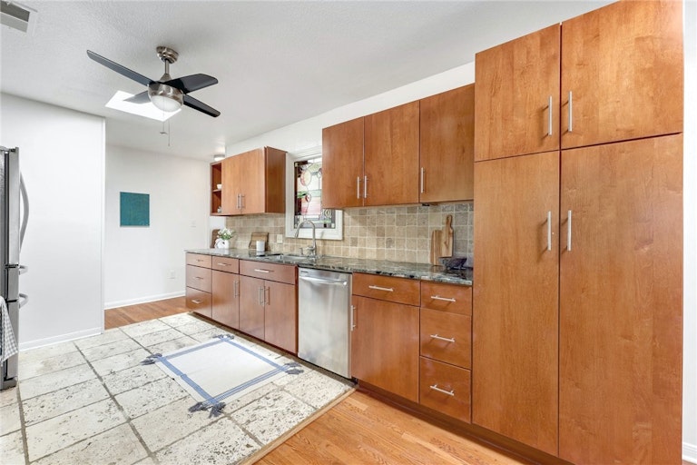 Photo 8 of 22 - 1403 Larkwood Dr, Austin, TX 78723