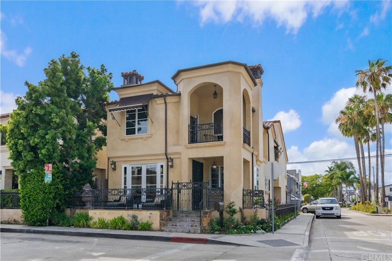 Photo 5 of 28 - 133 Agate Ave, Newport Beach, CA 92662