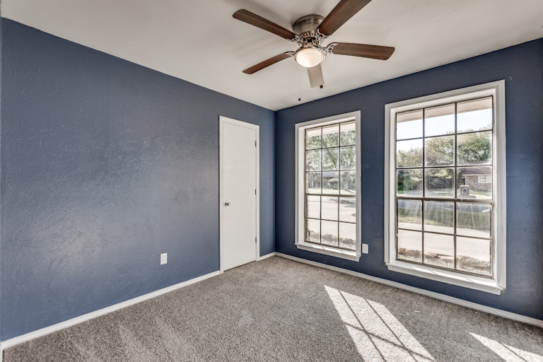 Photo 15 of 19 - 2117 Lea Meadow Cir, Corinth, TX 76208
