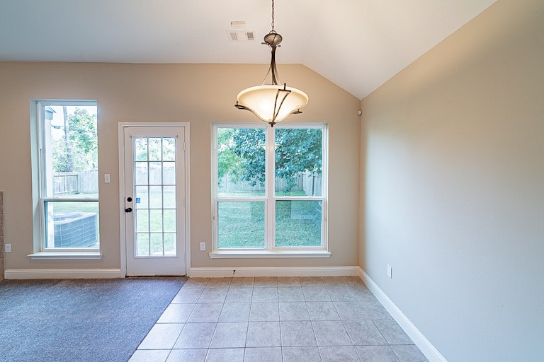 Photo 12 of 32 - 901 Grenshaw St, Houston, TX 77088