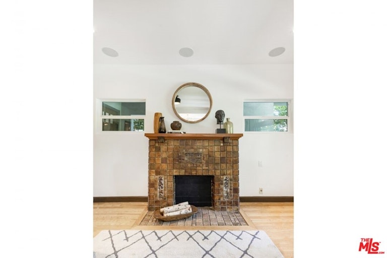 Photo 15 of 49 - 641 N Mariposa Ave, Los Angeles, CA 90004