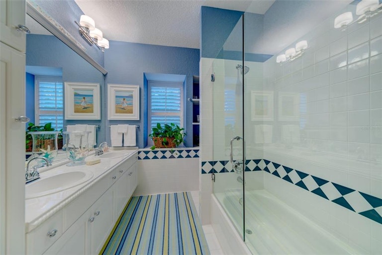 Photo 34 of 54 - 2107 Pinnacle Cir S, Palm Harbor, FL 34684