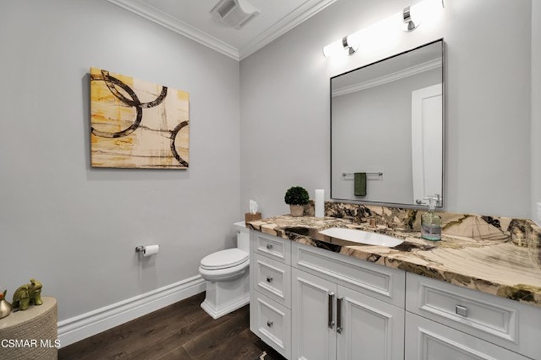 Photo 41 of 80 - 208 W Stafford Rd, Thousand Oaks, CA 91361