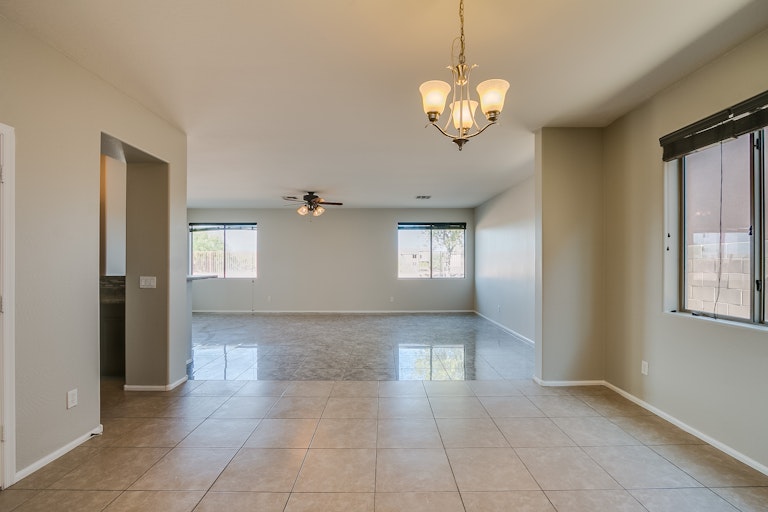 Photo 4 of 35 - 34681 N Vidlak Dr, San Tan Valley, AZ 85143