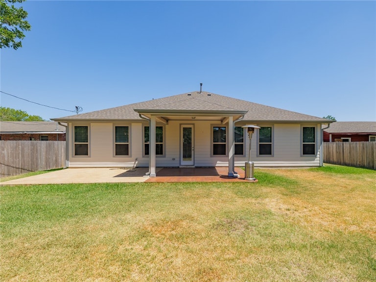 Photo 26 of 32 - 1413 Circle Dr, Round Rock, TX 78664