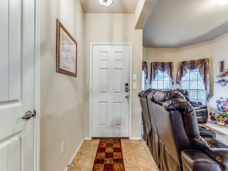 Photo 3 of 25 - 1862 Mason Way, Lancaster, TX 75134
