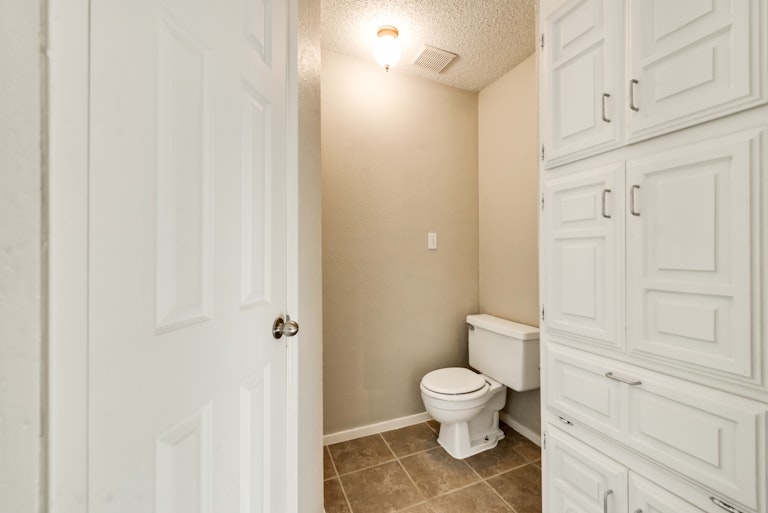 Photo 18 of 29 - 7404 Cheryl Ct, Watauga, TX 76148