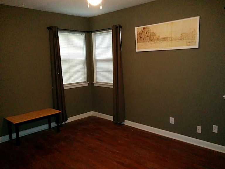 Photo 14 of 30 - 6326 Roos Rd, Houston, TX 77074