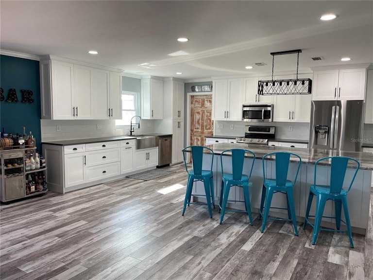 Photo 3 of 19 - 6325 Jamaica Cir E, Apollo Beach, FL 33572
