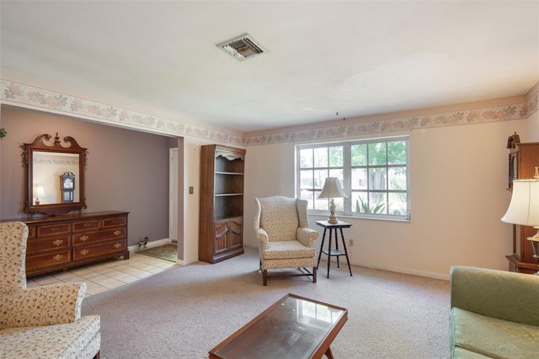 Photo 12 of 42 - 372 Westwinds Dr, Palm Harbor, FL 34683