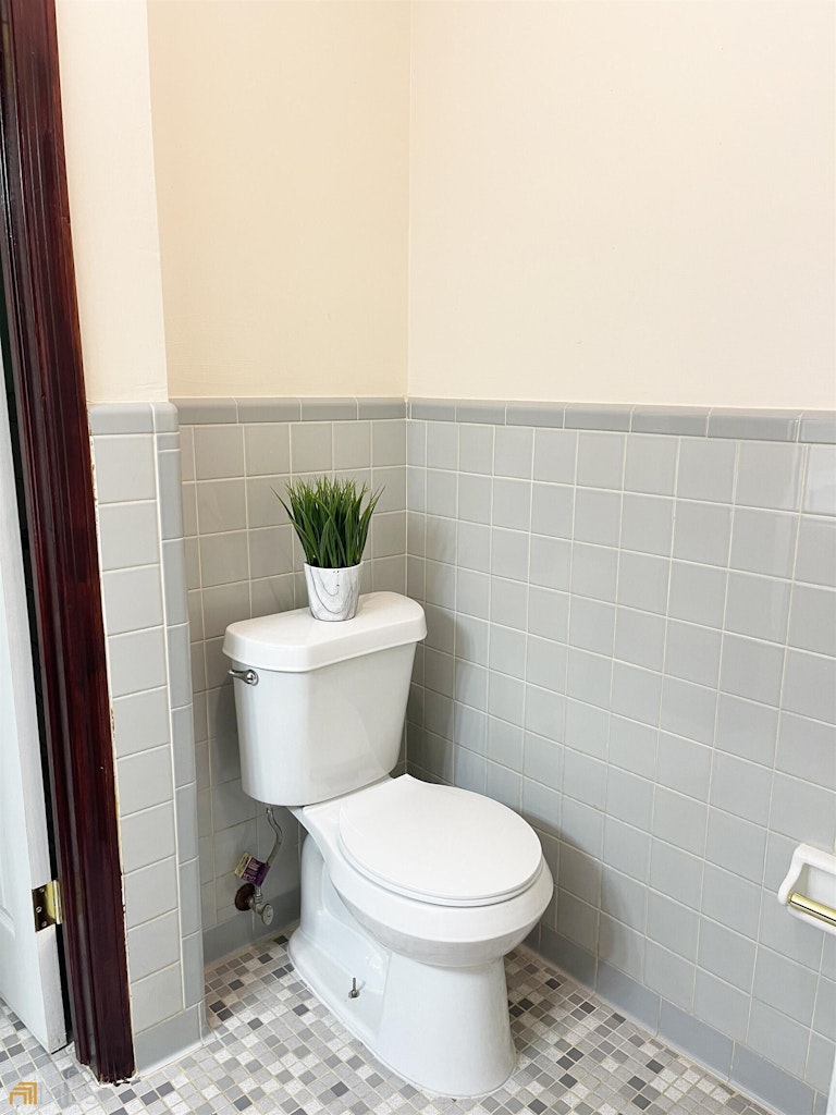 Photo 14 of 17 - 1802 Lake Harbin Rd, Morrow, GA 30260