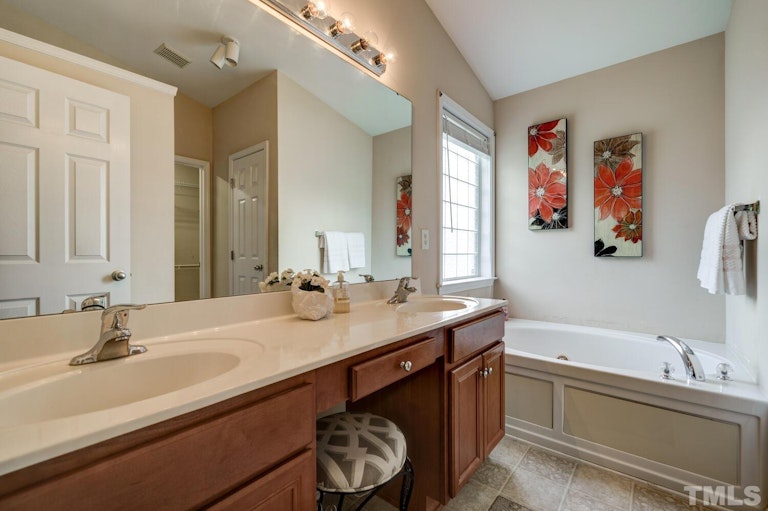 Photo 25 of 51 - 902 Widewaters Pkwy, Knightdale, NC 27545
