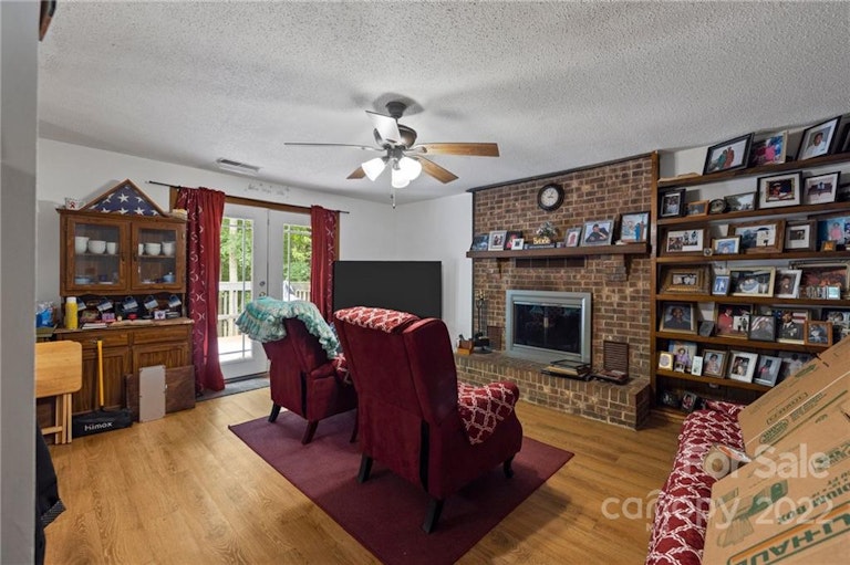 Photo 10 of 38 - 2700 Studley Rd, Charlotte, NC 28212